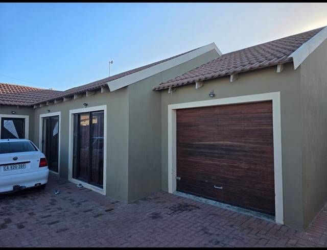 5 BEDROOM HOUSE FOR SALE IN MANDELA PARK